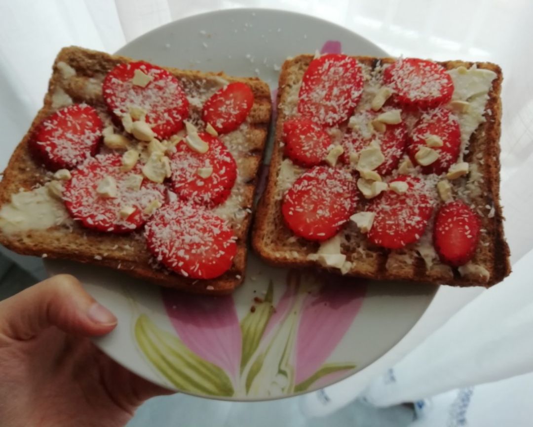 Tostadas de mascarpone y fresas Tostadas de mascarpone y fresas