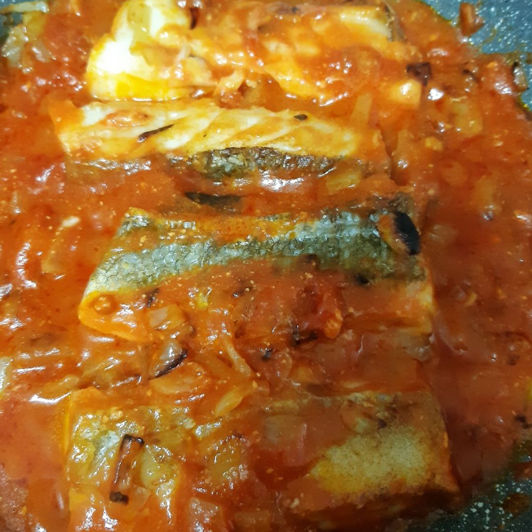 Lomos de bacalao con tomate y parmesano
