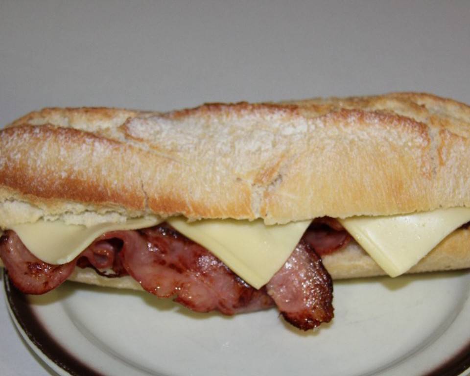 Bocata bacon y queso Bocata bacon y queso
