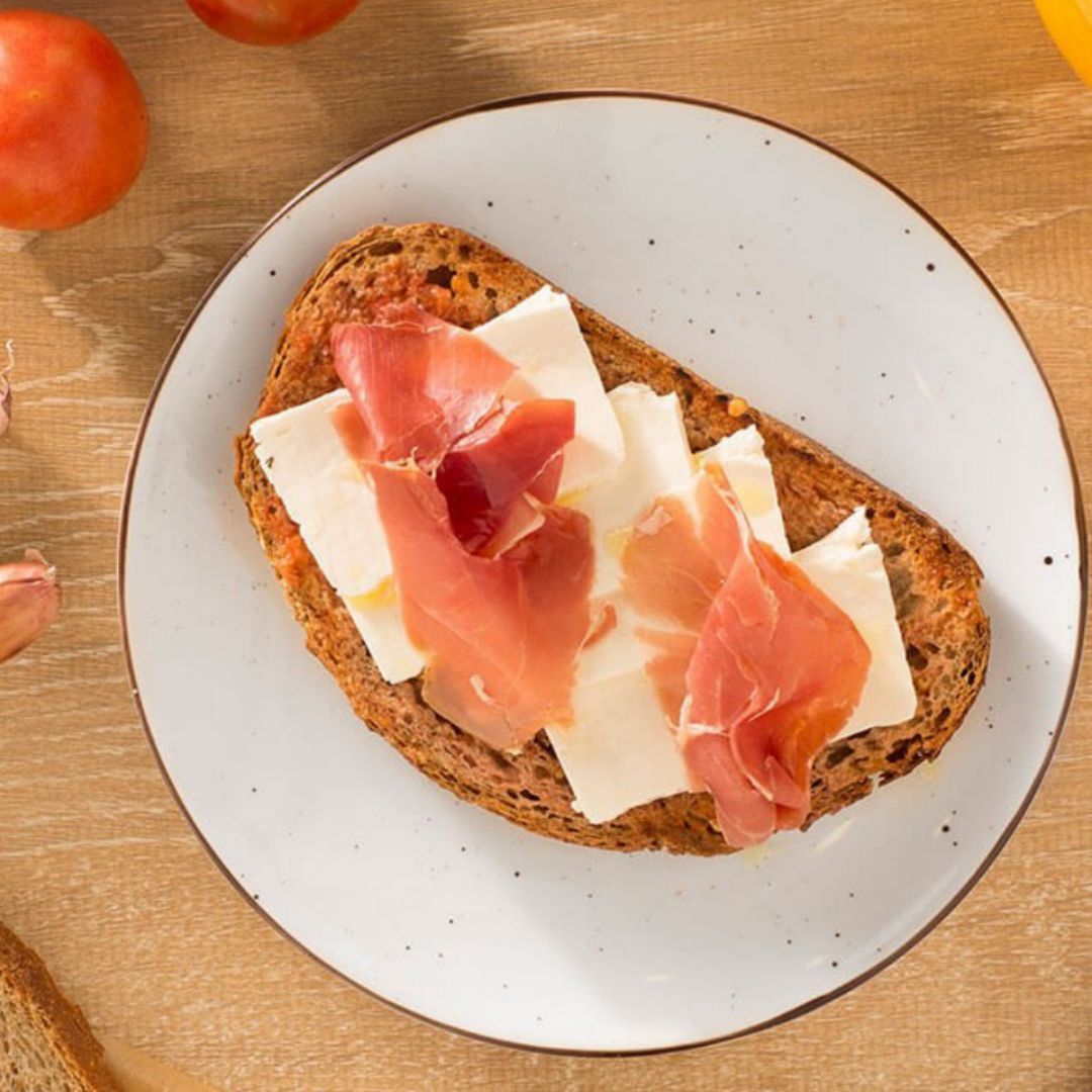 Tostada jamón y queso gouda Tostada jamón y queso gouda