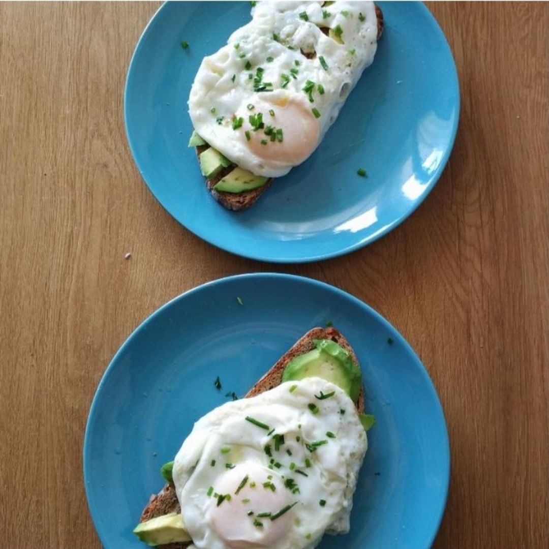 Tostada de aguacate y huevo Tostada de aguacate y huevo