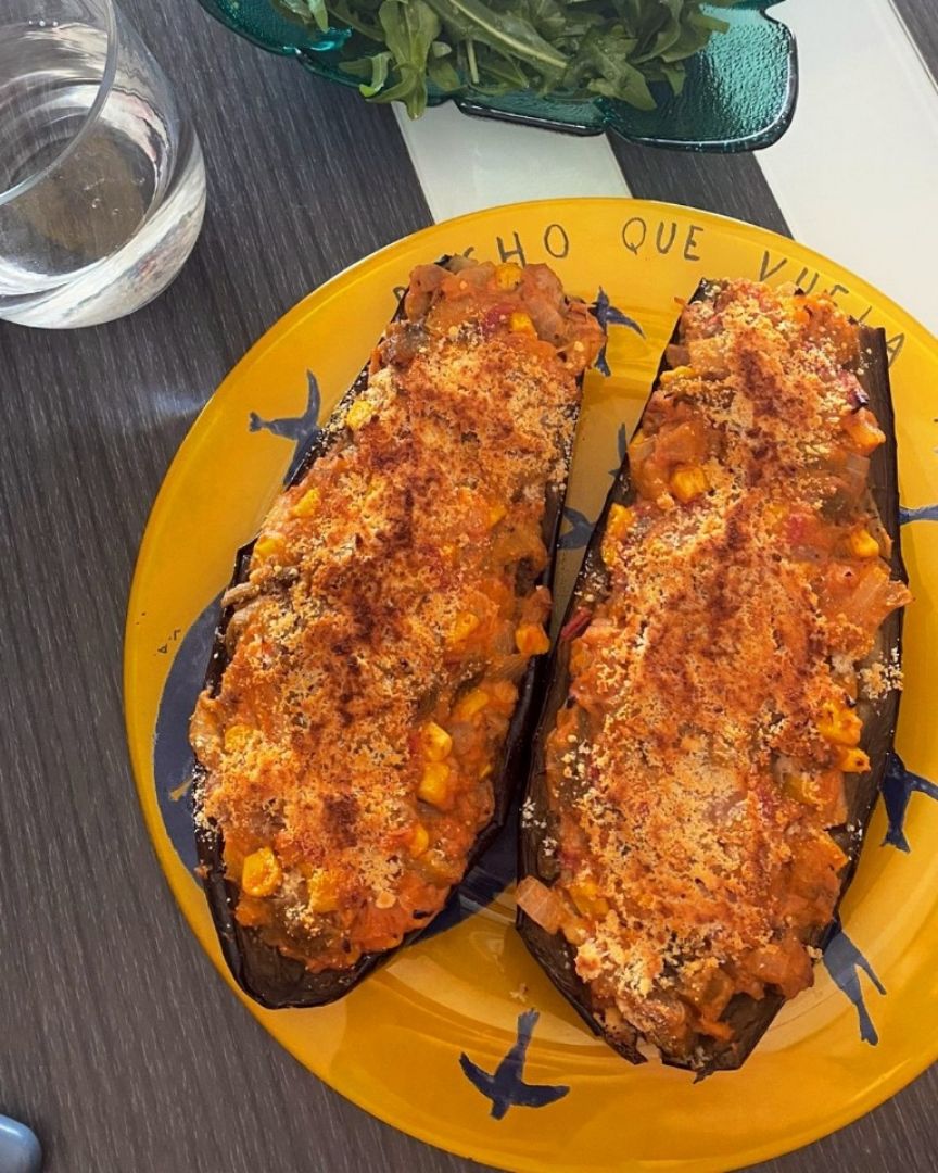Berenjenas rellenas de atún y queso de cabra. Berenjenas rellenas de atún y queso de cabra.