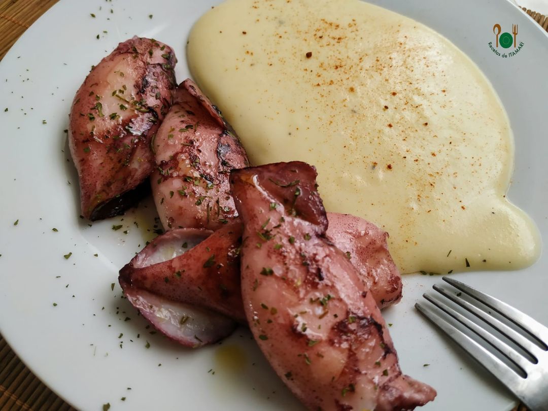 Chipirones a la plancha y puré de patatas Chipirones a la plancha y puré de patatas