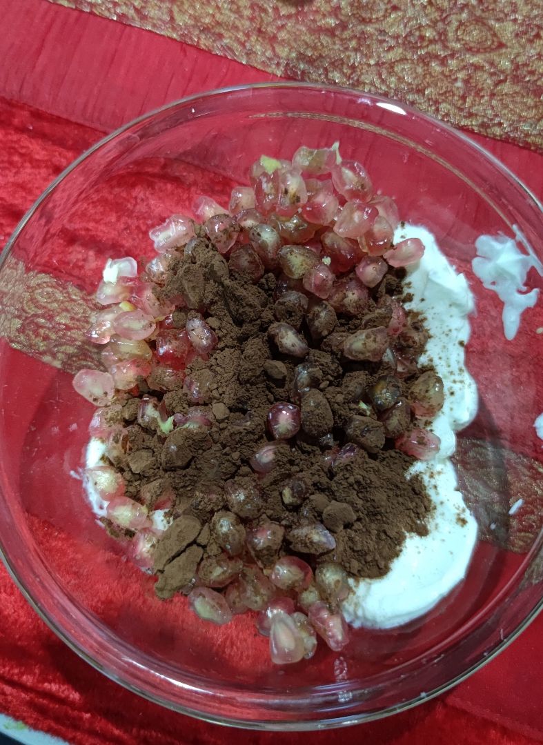 Queso fresco batido con granada y un toque de cacao Queso fresco batido con granada y un toque de cacao