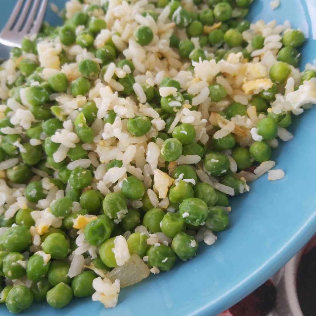 Revuelto de arroz, guisantes y huevo Revuelto de arroz, guisantes y huevo
