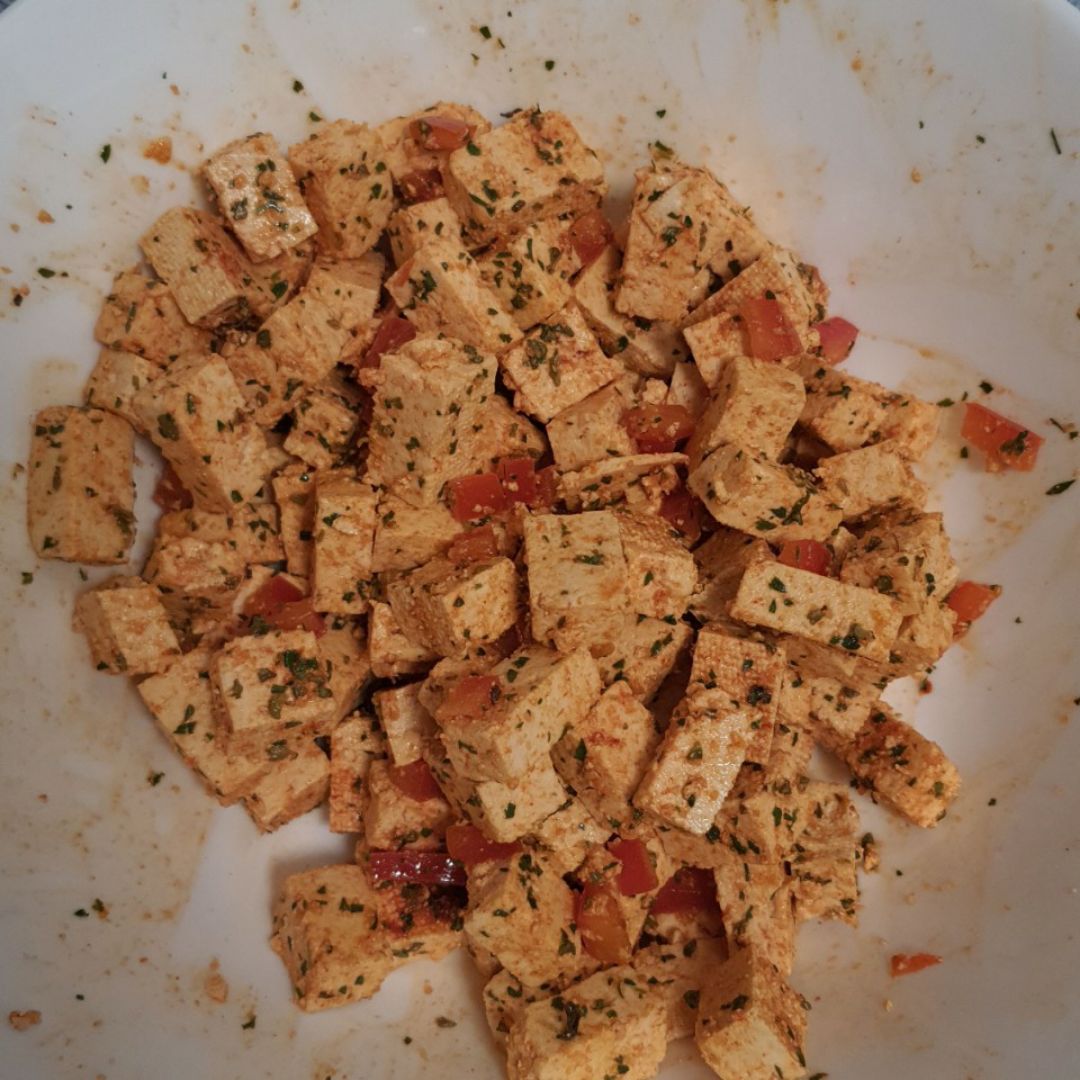 Tofu marinado con especias