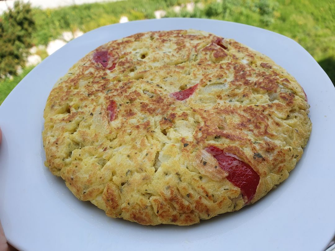 Tortilla patata, cebolla y pimiento rojo. FIT 100% 😍