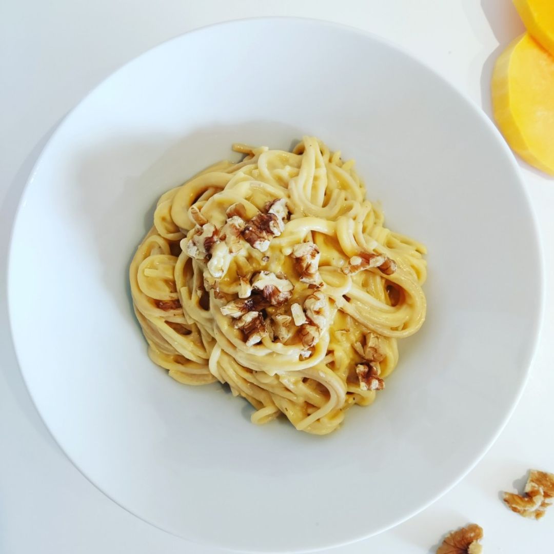 Espaguetis con salsa de calabaza y feta Espaguetis con salsa de calabaza y feta