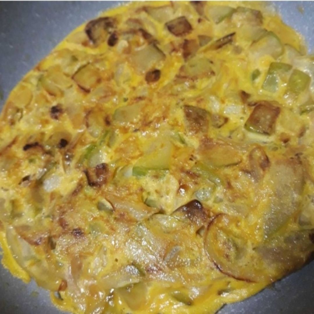 Tortilla de calabacín y cebolla