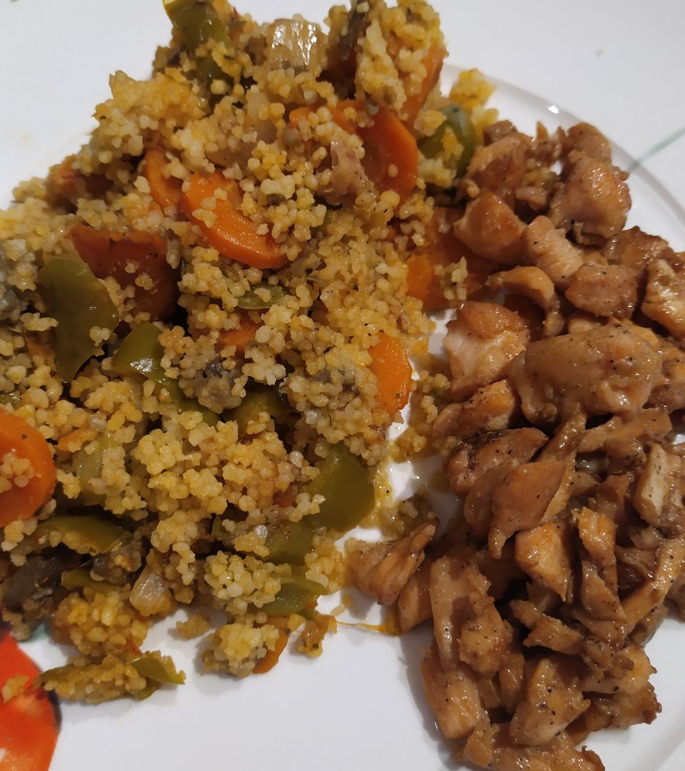 Salmón marinado con salsa de soja y cuscús con verduras Salmón marinado con salsa de soja y cuscús con verduras