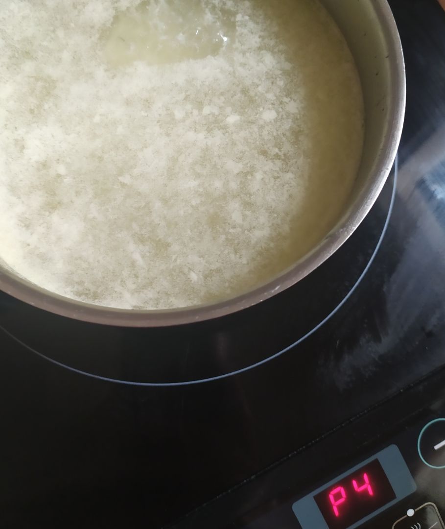 Sopa de dinosaurios y un huevo cocido Paso 2