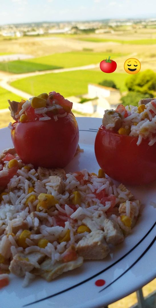 Tomates fríos rellenos