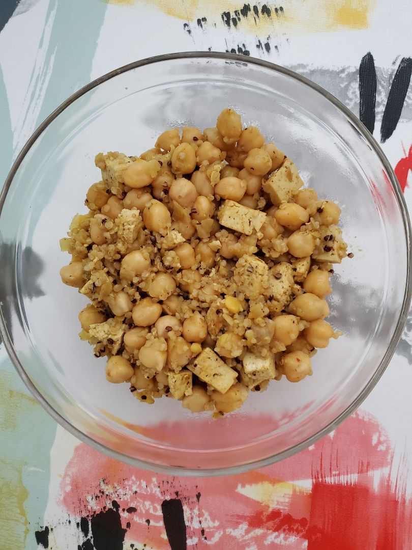 Quinoa con garbanzos y tofu al curry Quinoa con garbanzos y tofu al curry