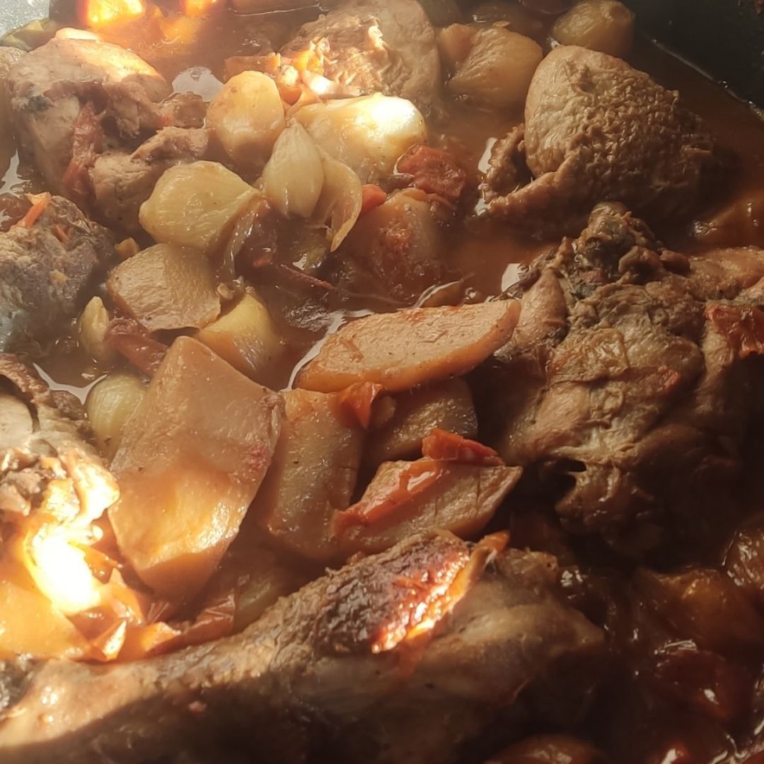 POLLO guisado con CHALOTAS y VINO POLLO guisado con CHALOTAS y VINO