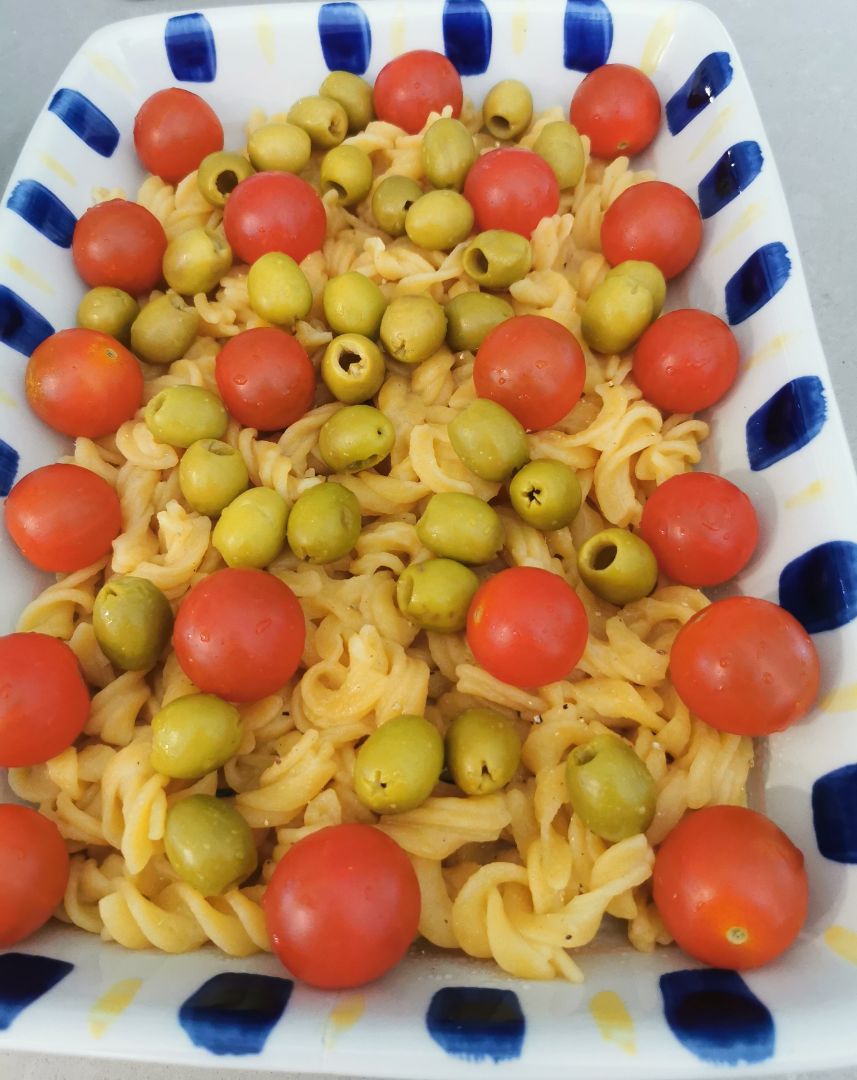 Ensalada de lenteja, aceitunas y cherrys