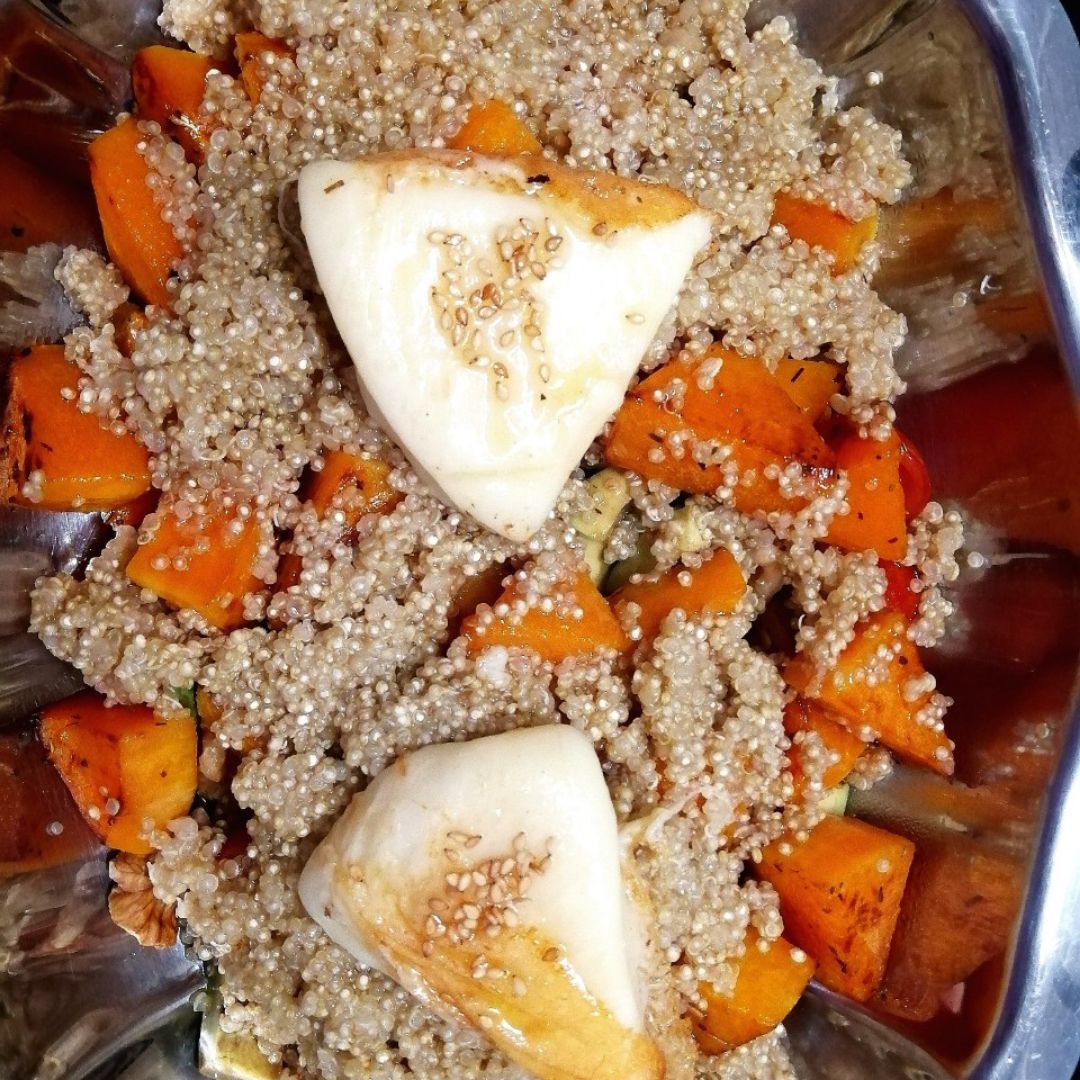 Ensalada de quinoa con calabaza y queso a la plancha Ensalada de quinoa con calabaza y queso a la plancha