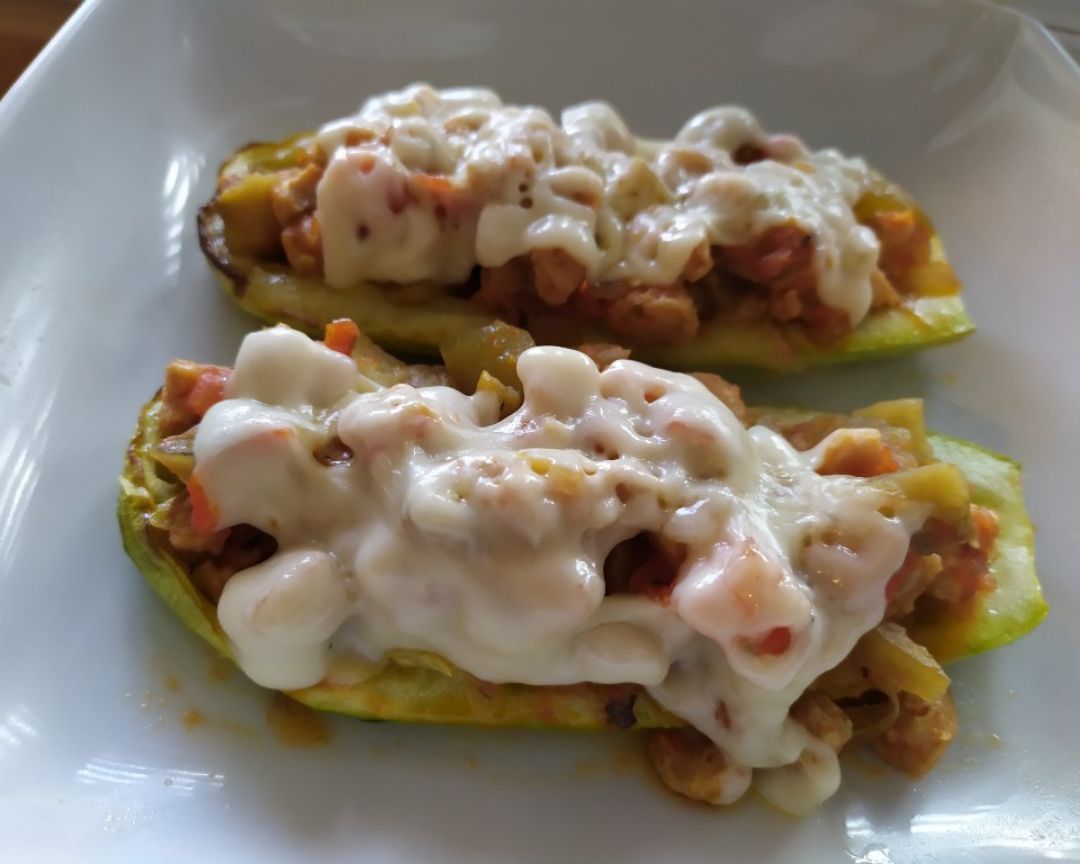 Calabacínes rellenos de soja texturizada Calabacínes rellenos de soja texturizada