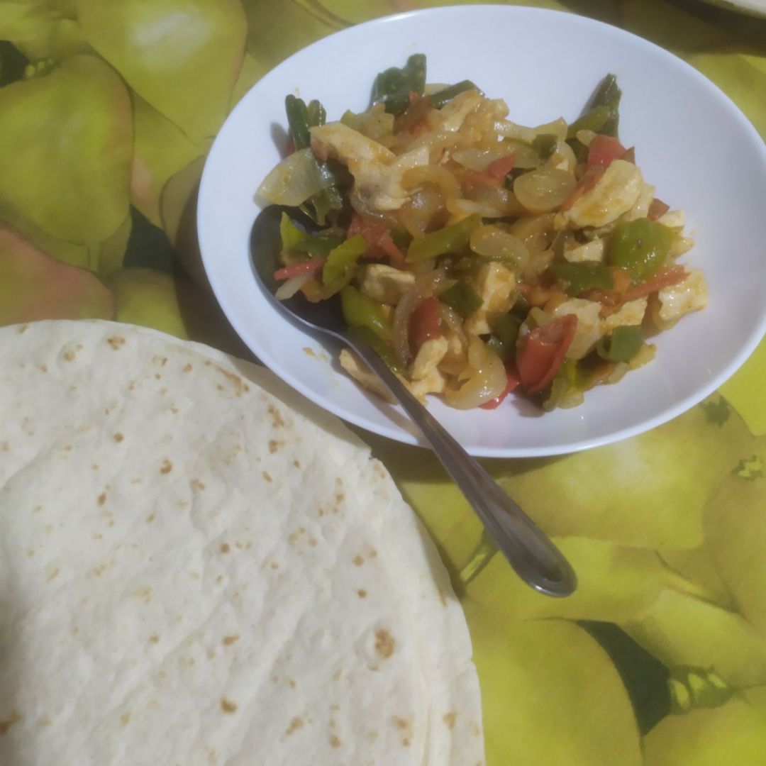 Fajitas de pollo y verduras Fajitas de pollo y verduras
