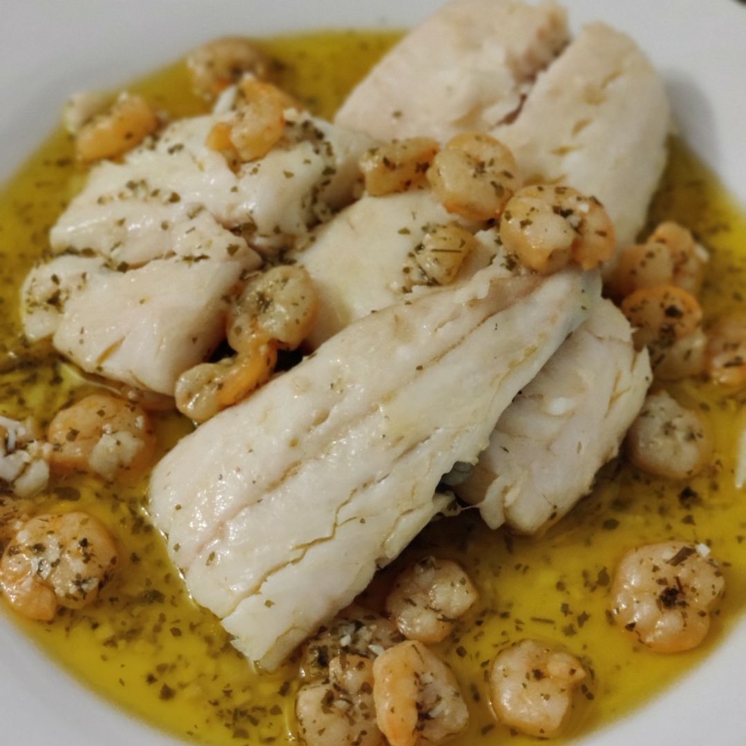 Merluza con gambas al ajillo Merluza con gambas al ajillo
