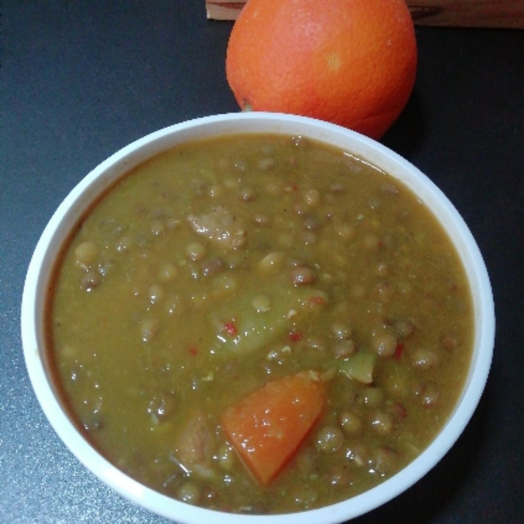 Estofado lentejas con verduras y carne Estofado lentejas con verduras y carne