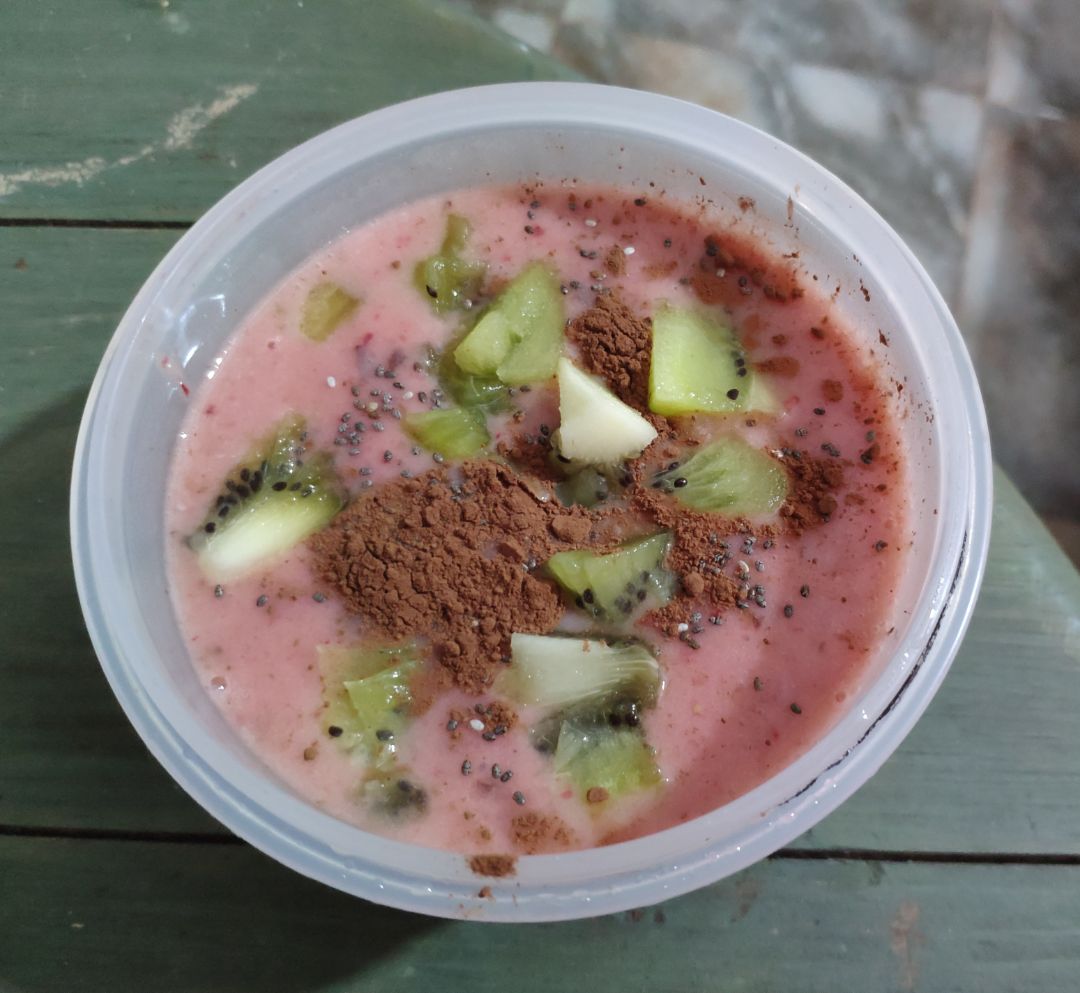 Delicioso postre refrescante con frutas y alguna sorpresita más. Delicioso postre refrescante con frutas y alguna sorpresita más.