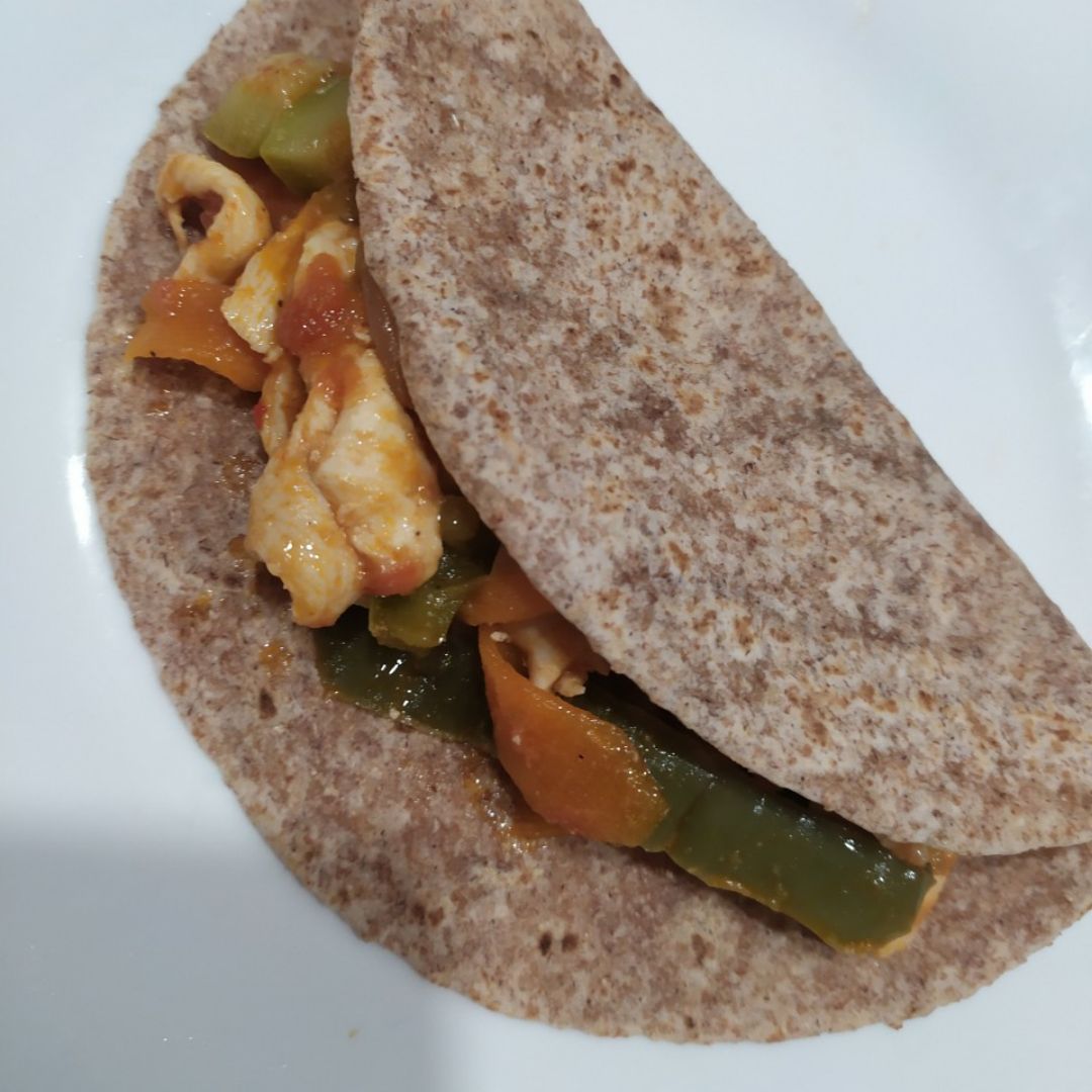 Tortilla integral con pollo y verduras Paso 2 Tortilla integral con pollo y verduras Paso 2