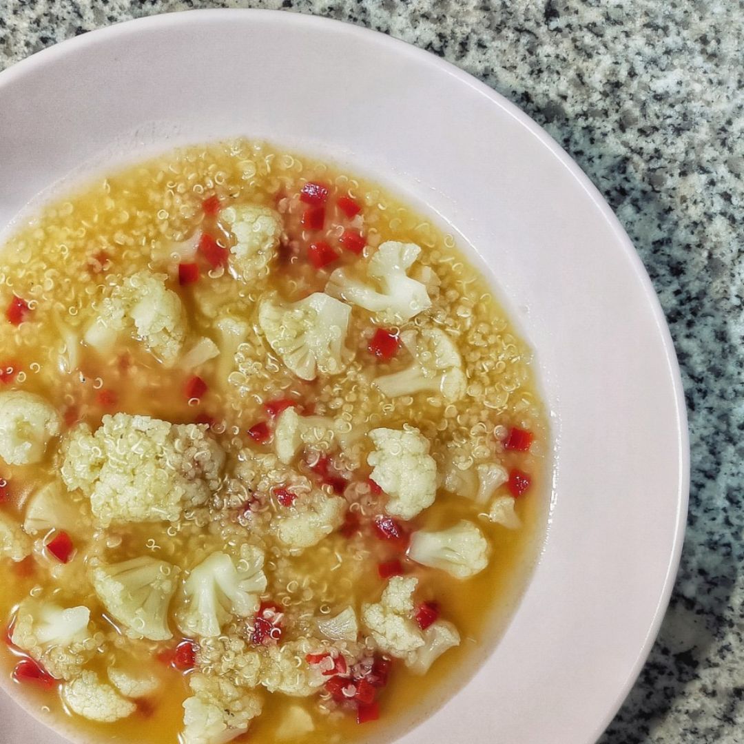 Sopa de coliflor y quinoa (súper rápida) Sopa de coliflor y quinoa (súper rápida)
