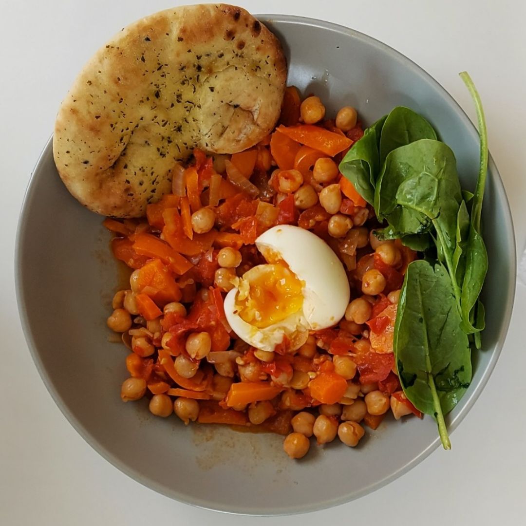 Garbanzos con verduras y huevo Garbanzos con verduras y huevo