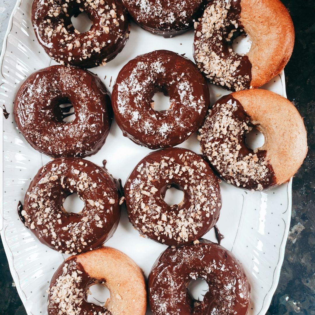 Donuts de plátano y chocolate 🍌🍫 Donuts de plátano y chocolate 🍌🍫