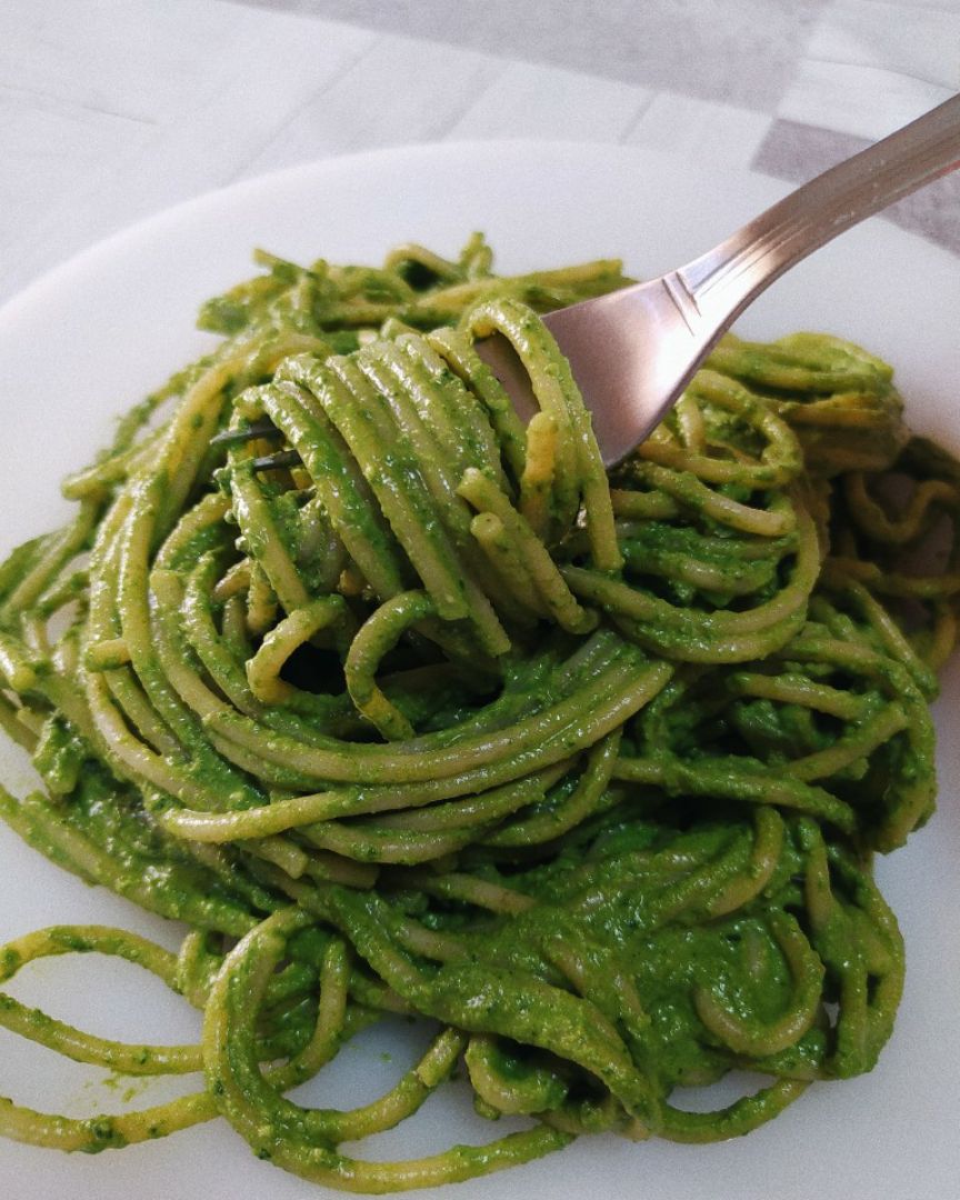 Pasta con pesto de espinacas