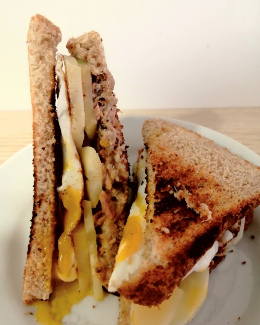 Sandwich de atún, pepino y huevo 🥪