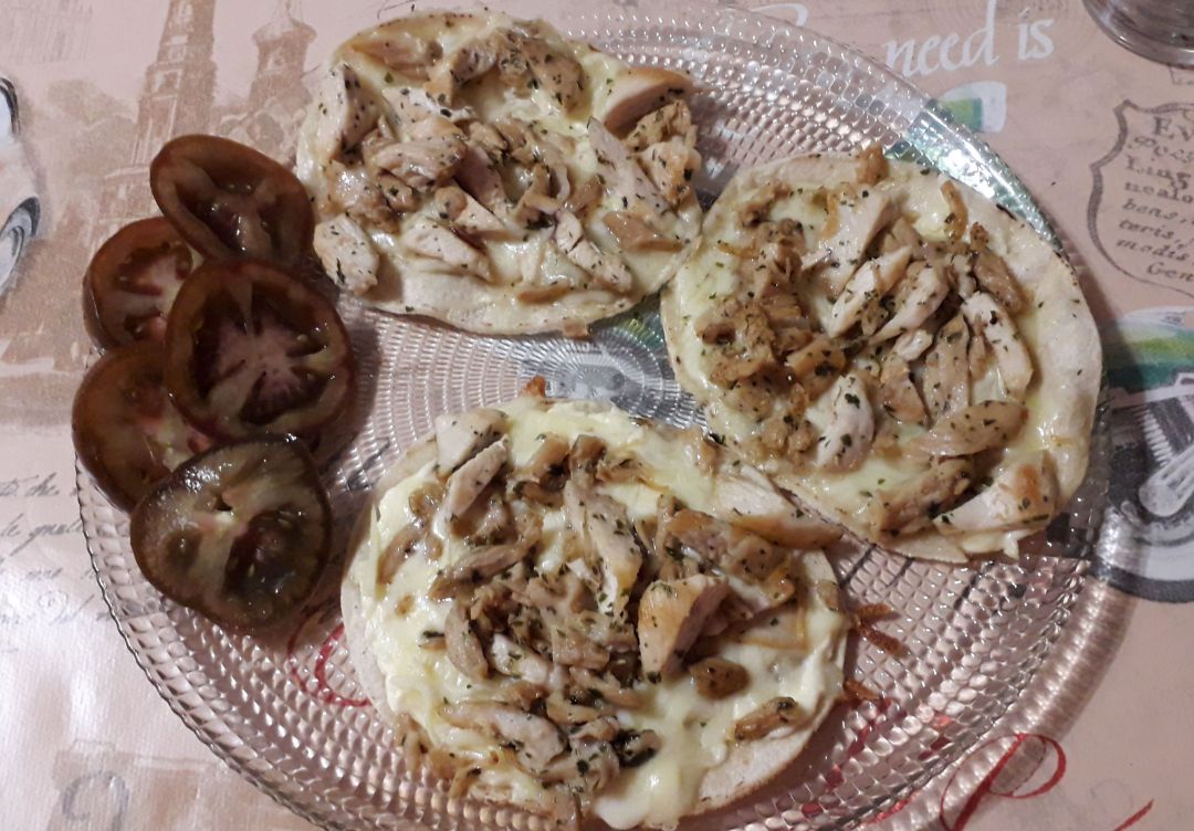 Fajitas sin gluten de mozzarella, pollo y tomate Fajitas sin gluten de mozzarella, pollo y tomate