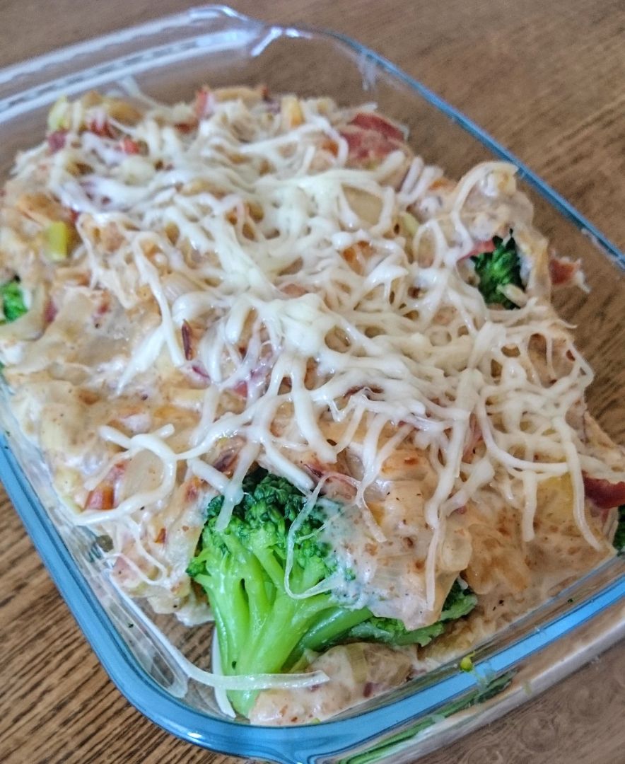 Brocoli con bechamel de puerro y jamón Brocoli con bechamel de puerro y jamón