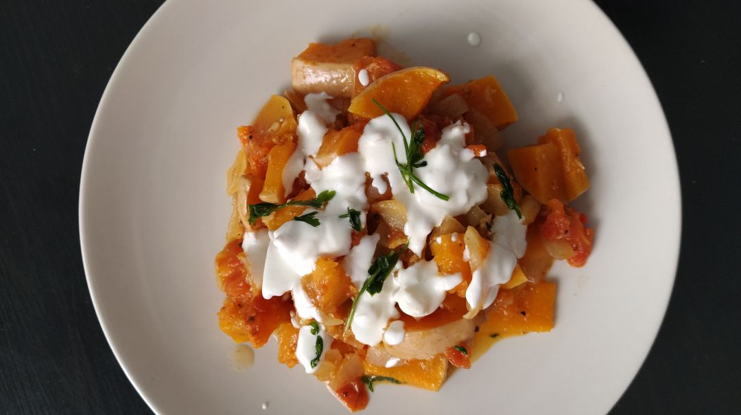 Curry de calabaza con "raita" de ajos dorados Curry de calabaza con "raita" de ajos dorados
