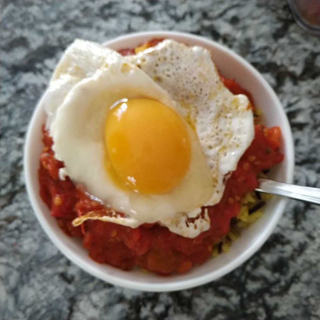 Arroz con tomate y huevo. Arroz con tomate y huevo.