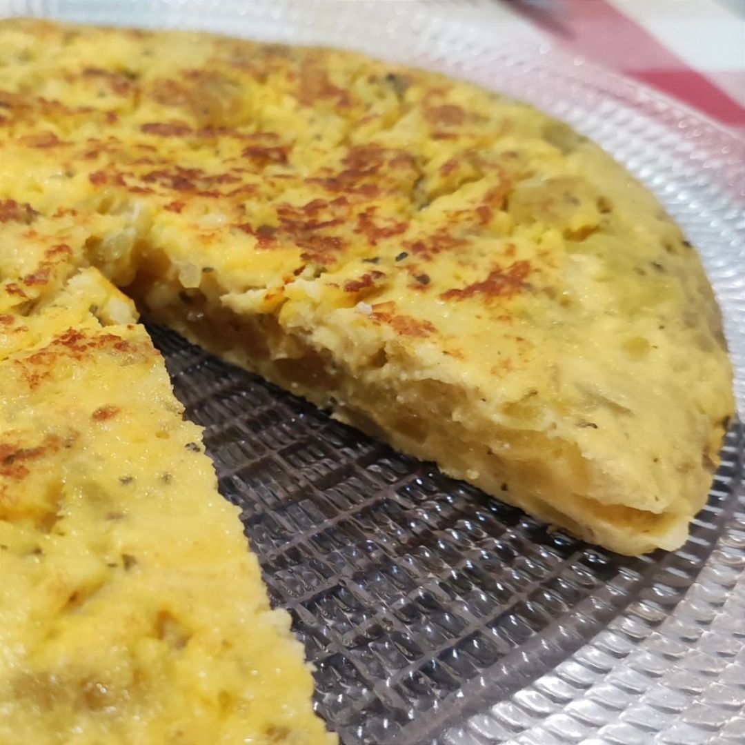 Tortilla de patatas, queso y orégano 🧀 🌿 Tortilla de patatas, queso y orégano 🧀 🌿