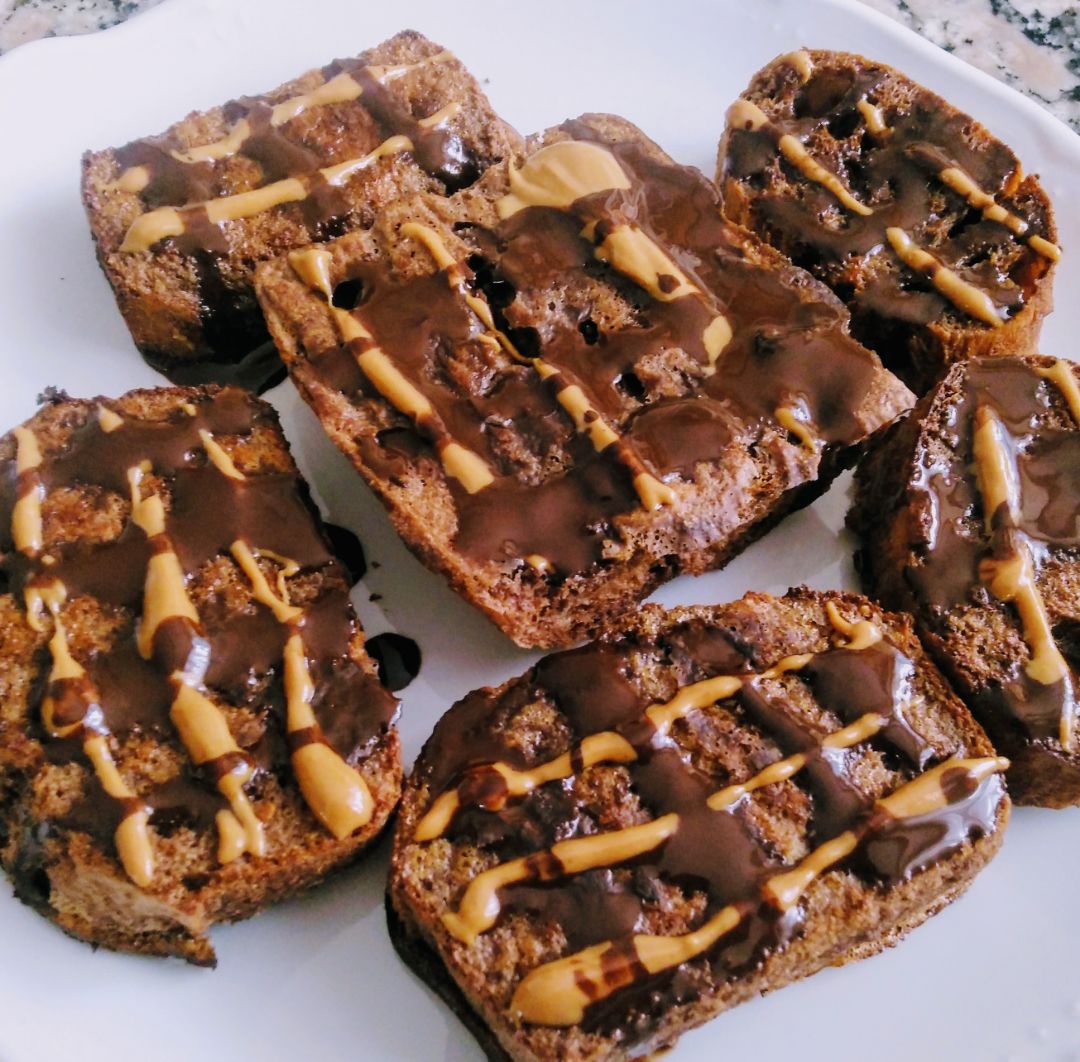 Torrijas al horno de crema de cacahuetes 🥜 y chocolate 🍫 Torrijas al horno de crema de cacahuetes 🥜 y chocolate 🍫
