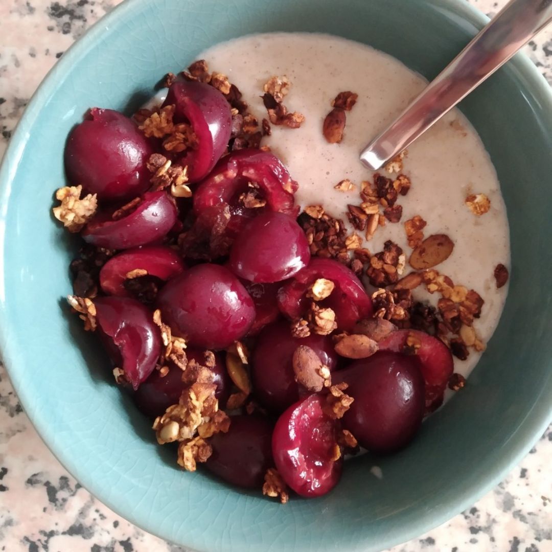 Porridge de avena con cereza Porridge de avena con cereza