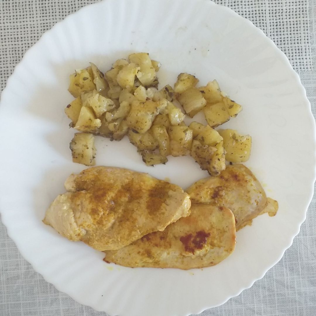 Patatas en el microondas con pollo al curry Patatas en el microondas con pollo al curry