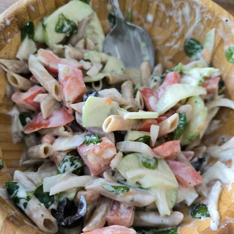 Ensalada de verano con pepino y yogurt