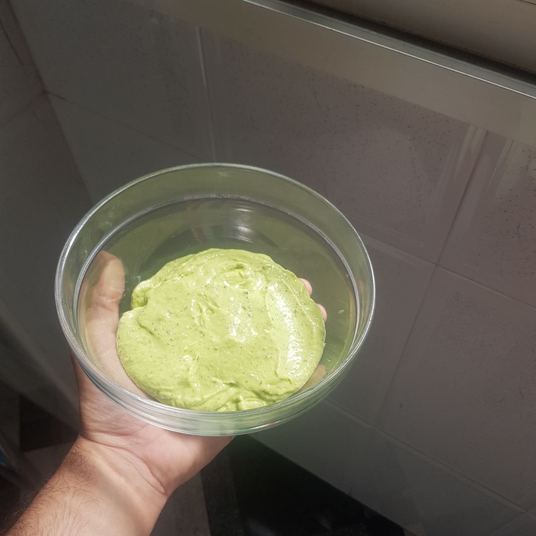 Espaguetis integrales con tomate natural y salsa de aguacate Paso 3