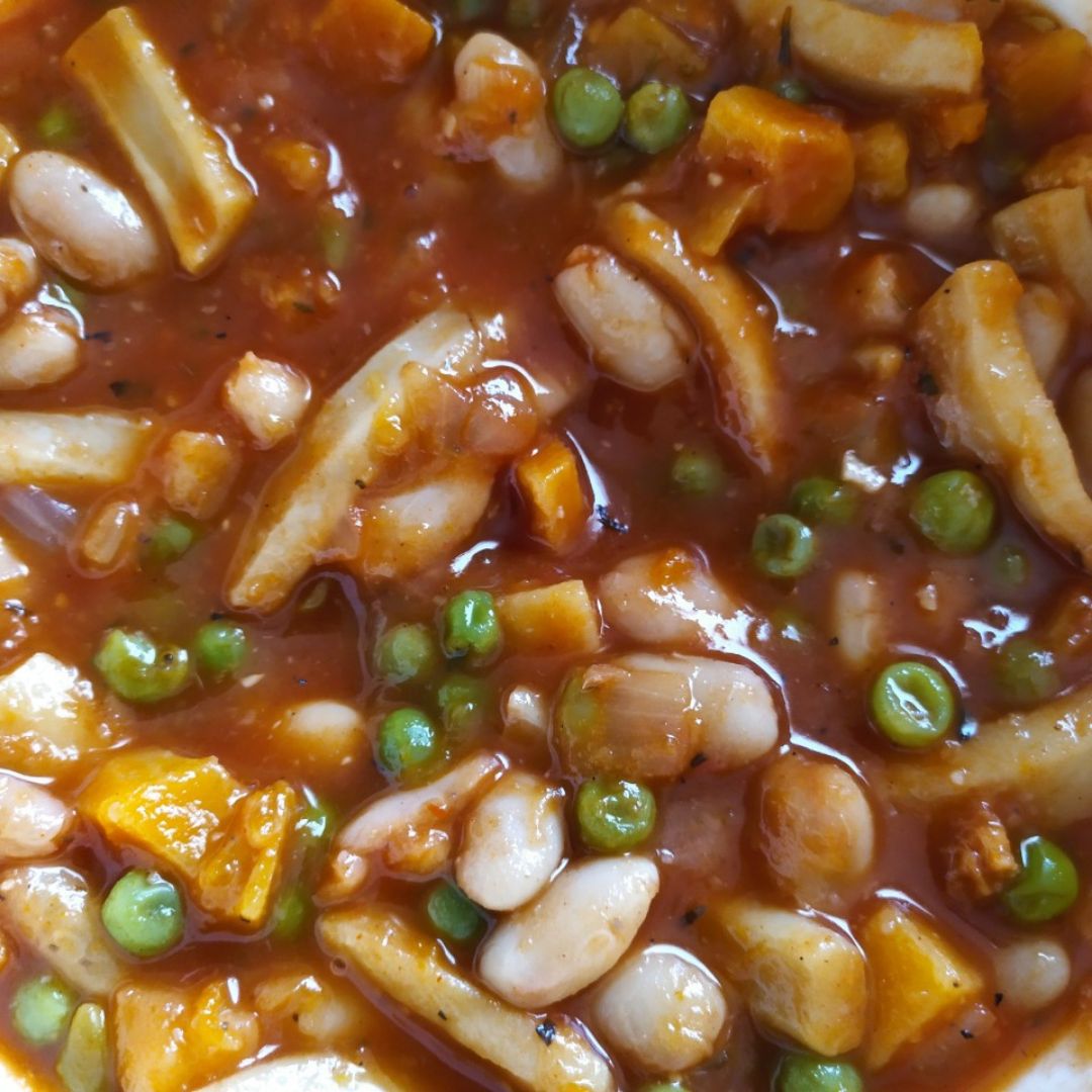 Guiso de alubias y calamares