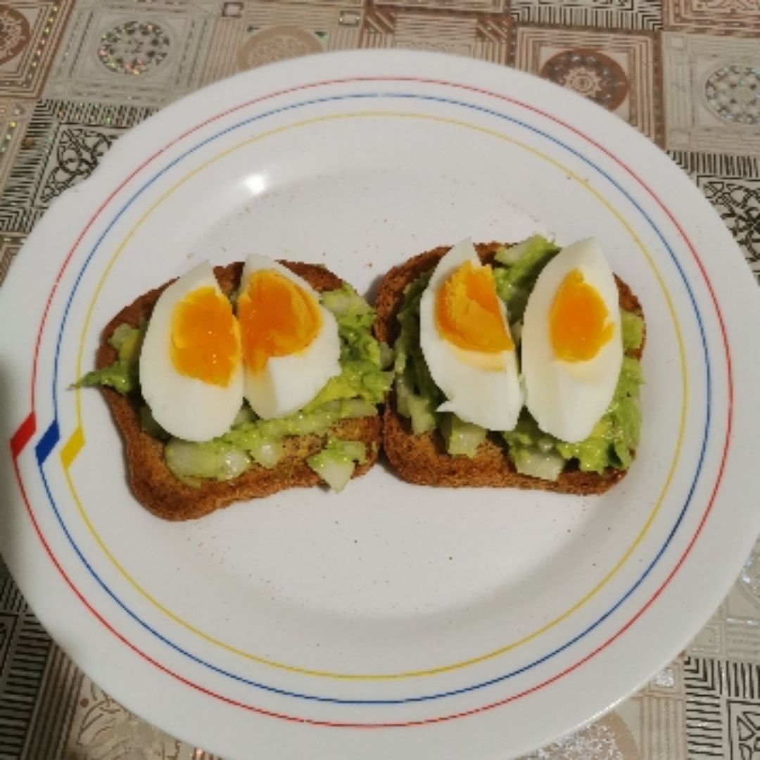 Tostada aguacate y huevo