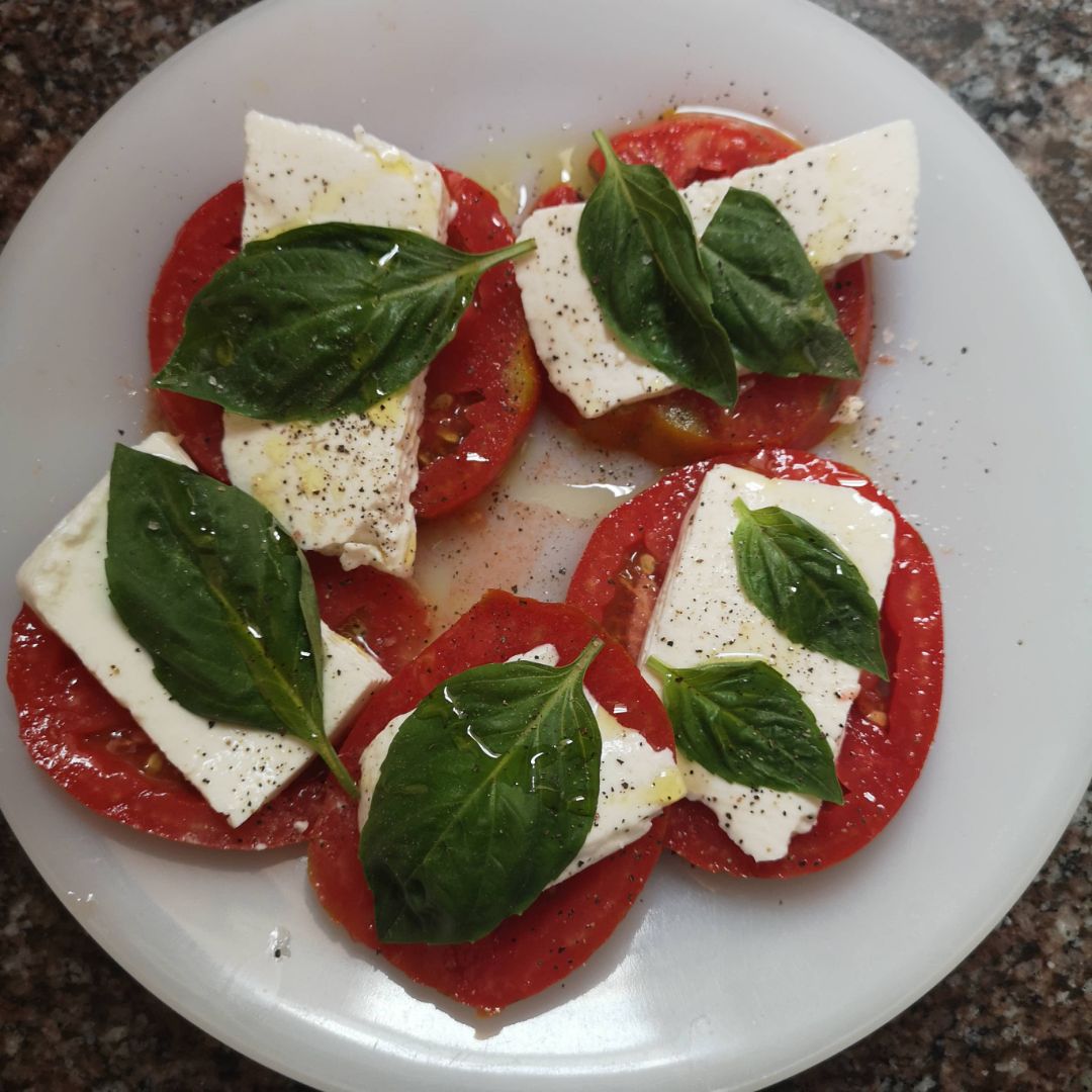 Ensalada estilo caprese Ensalada estilo caprese