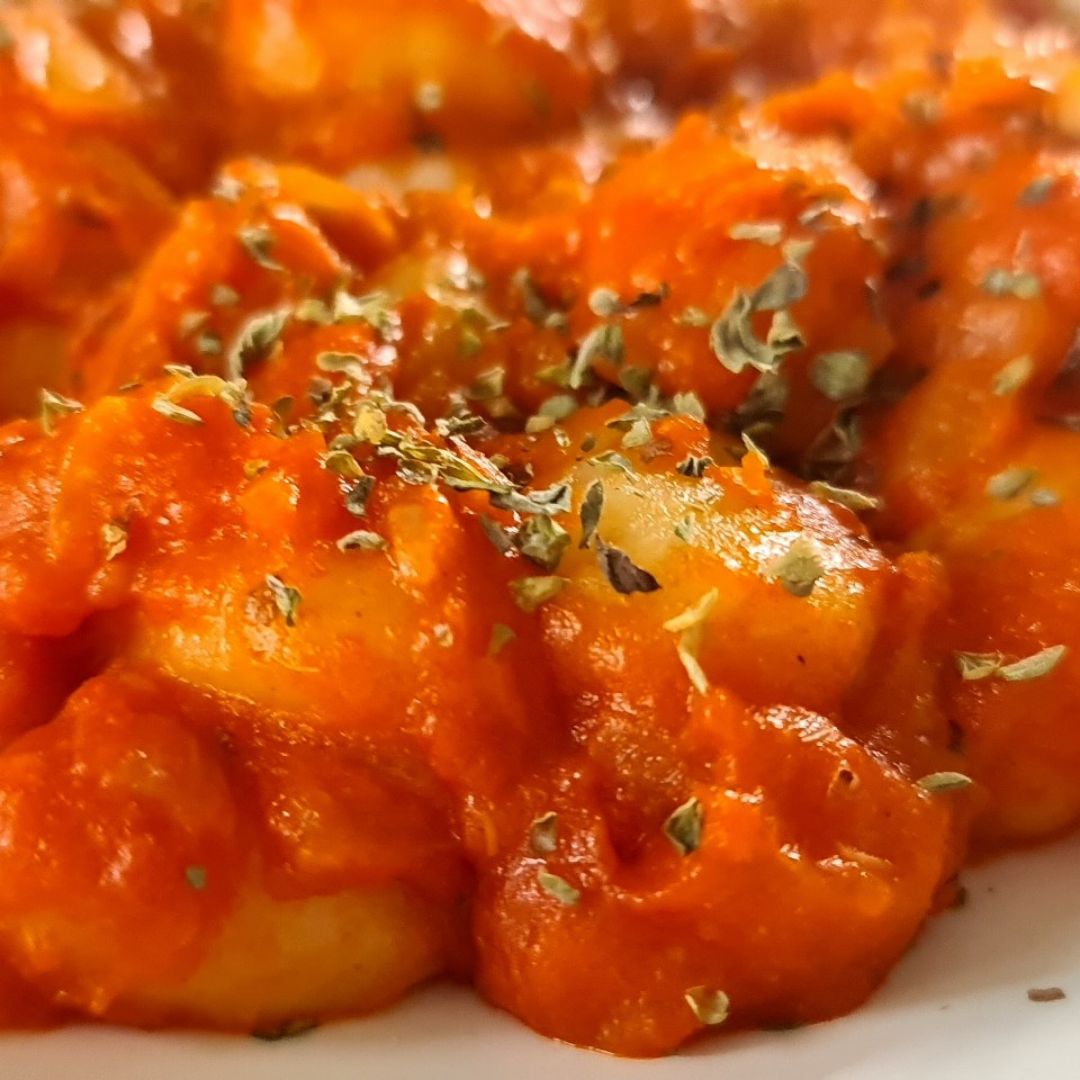 Ñoquis de patatas con tomate cebolla y orégano. Paso 3 Ñoquis de patatas con tomate cebolla y orégano. Paso 3