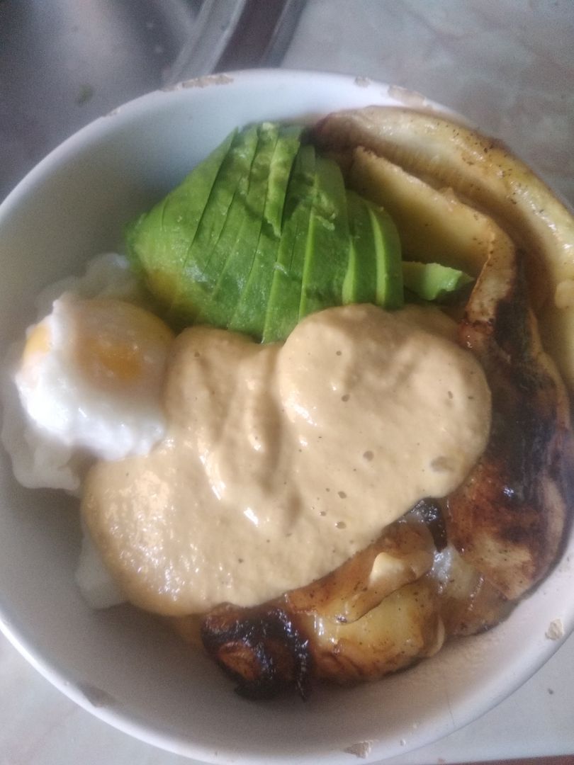 Buda bol con aguacate y salsa de mango Buda bol con aguacate y salsa de mango