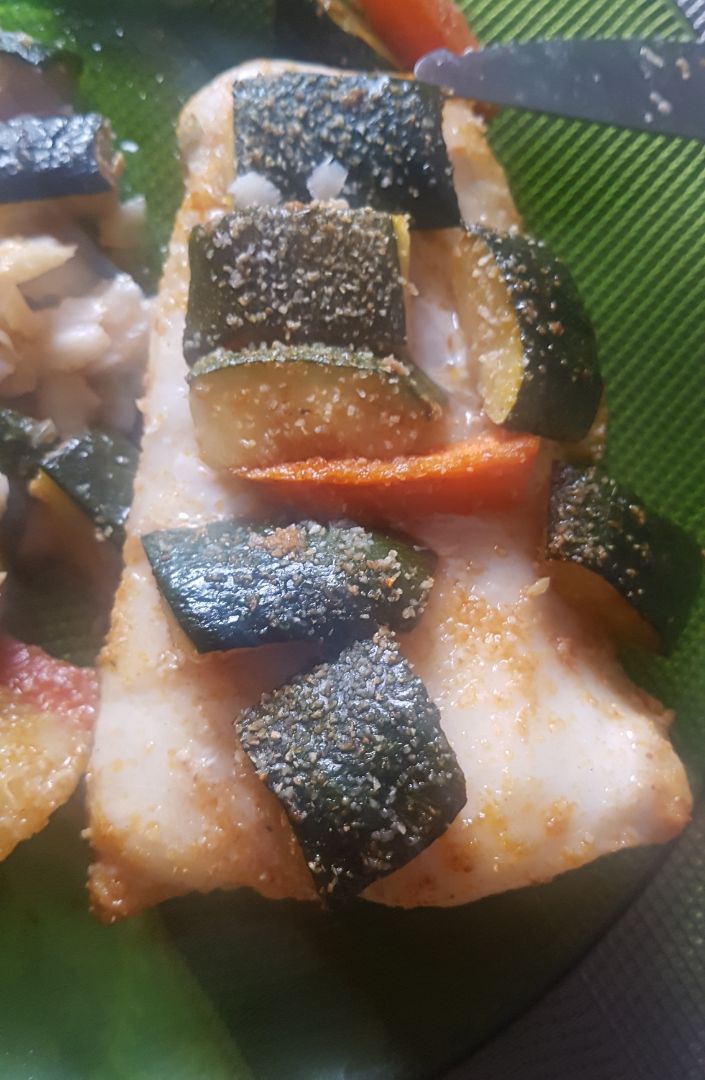 Merluza al horno con verdura Merluza al horno con verdura