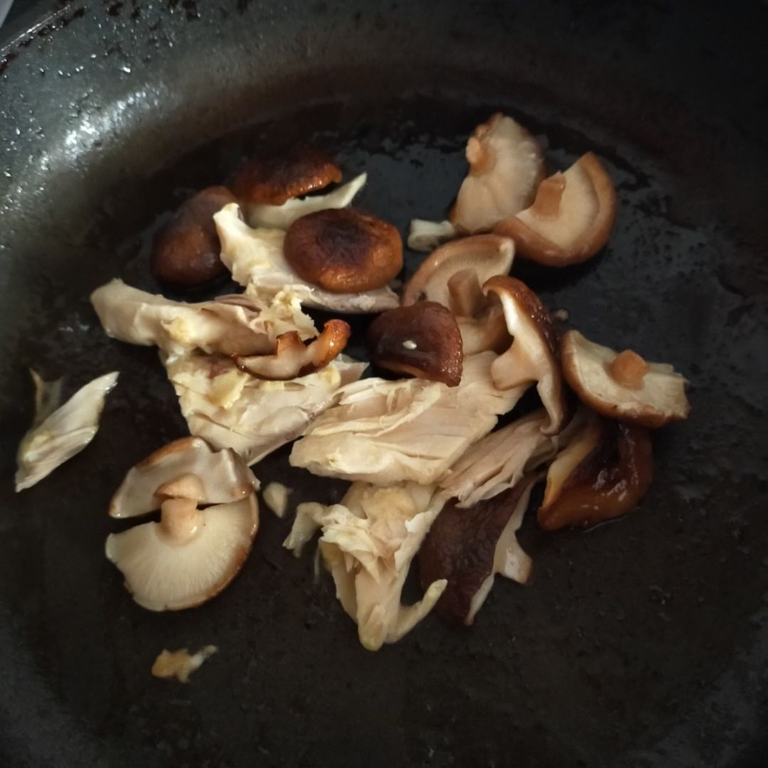 Arroz integral con Pollo, Shitake y Cebolleta Paso 4 Arroz integral con Pollo, Shitake y Cebolleta Paso 4