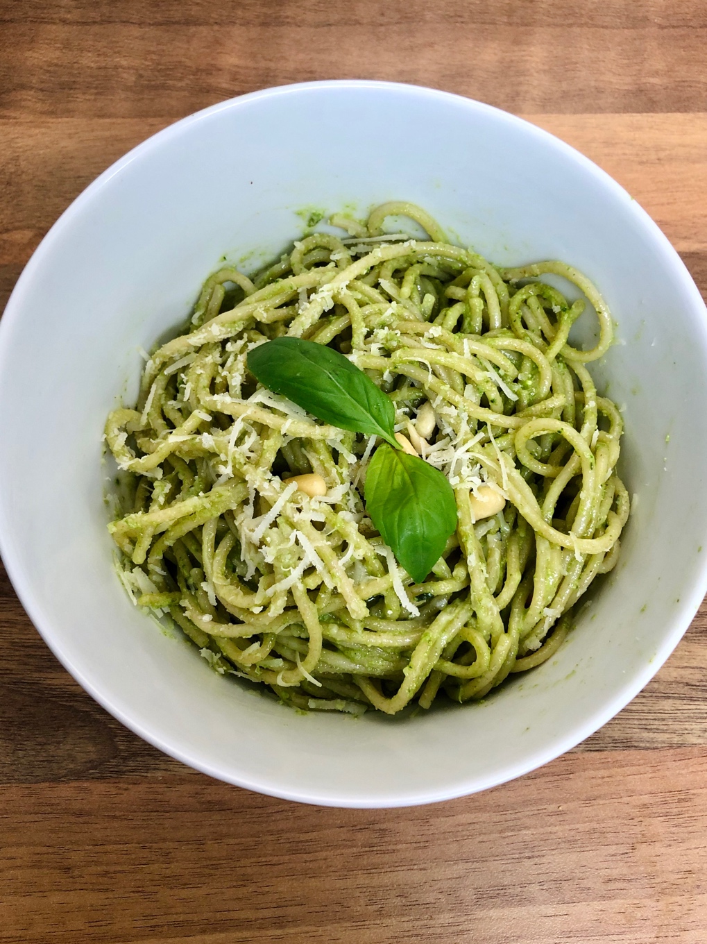 Espaguetis integrales al pesto