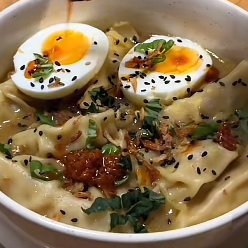 Sopa de gyozas Sopa de gyozas